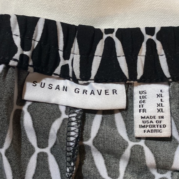 Susan Graver Black and White Geometric Capris - Picture 3 of 8